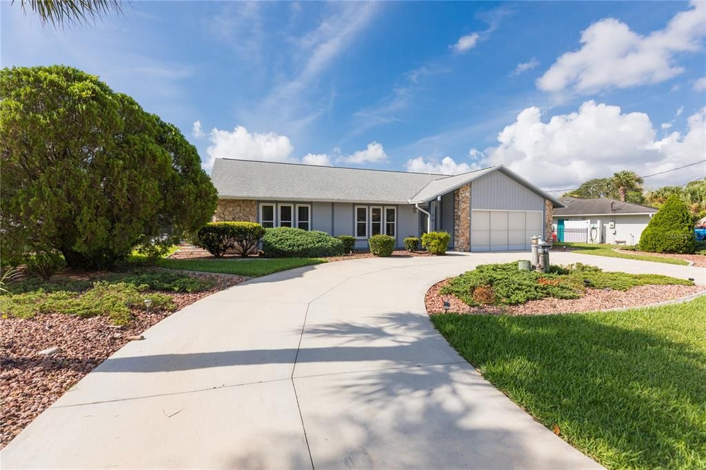 Active With Contract: $559,500 (3 beds, 2 baths, 1432 Square Feet)