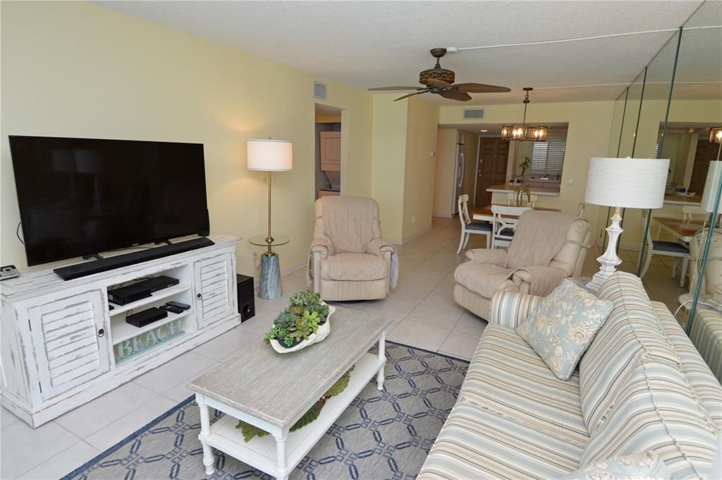 Active With Contract: $3,800 (2 beds, 2 baths, 1100 Square Feet)