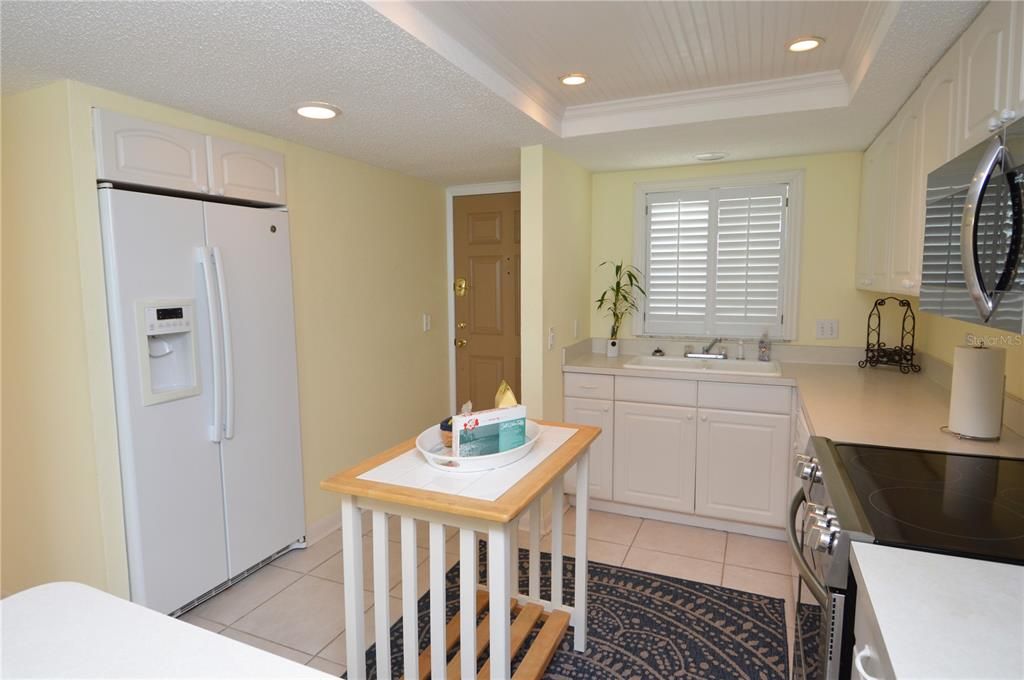 Active With Contract: $3,800 (2 beds, 2 baths, 1100 Square Feet)