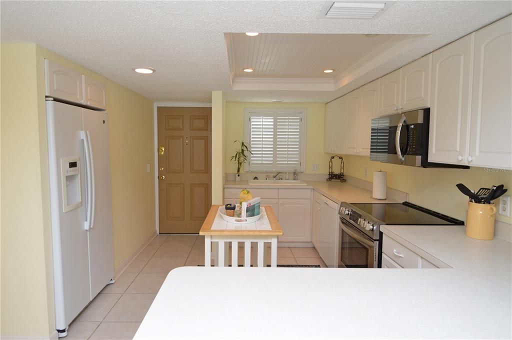 Active With Contract: $3,800 (2 beds, 2 baths, 1100 Square Feet)