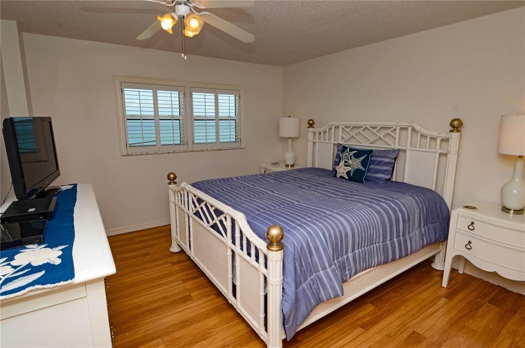 Active With Contract: $3,800 (2 beds, 2 baths, 1100 Square Feet)