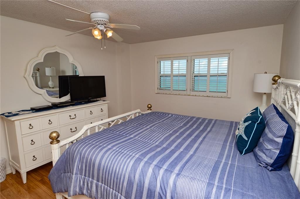 Active With Contract: $3,800 (2 beds, 2 baths, 1100 Square Feet)