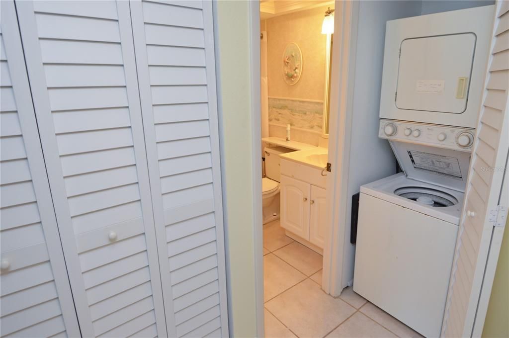 Active With Contract: $3,800 (2 beds, 2 baths, 1100 Square Feet)