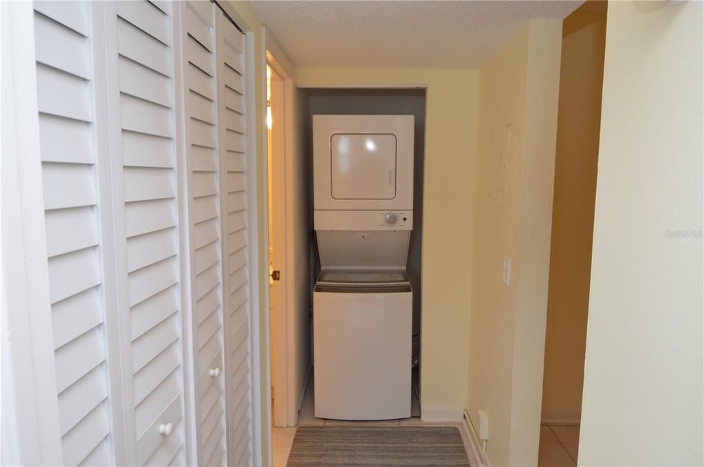 Active With Contract: $3,800 (2 beds, 2 baths, 1100 Square Feet)