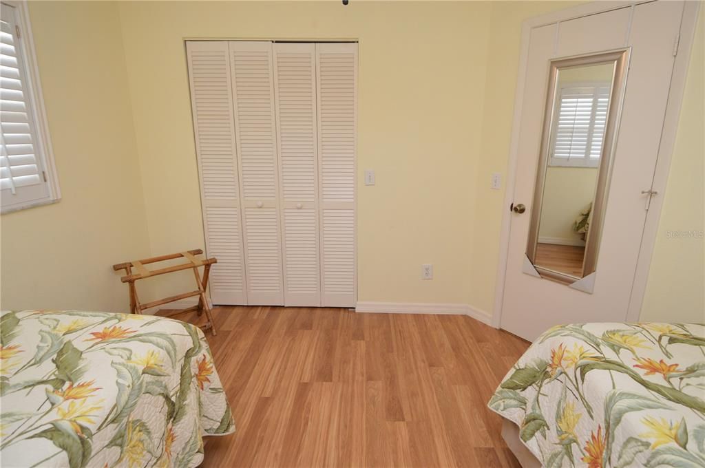 Active With Contract: $3,800 (2 beds, 2 baths, 1100 Square Feet)