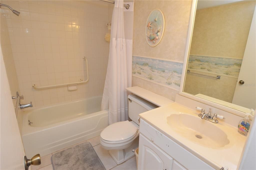 Active With Contract: $3,800 (2 beds, 2 baths, 1100 Square Feet)