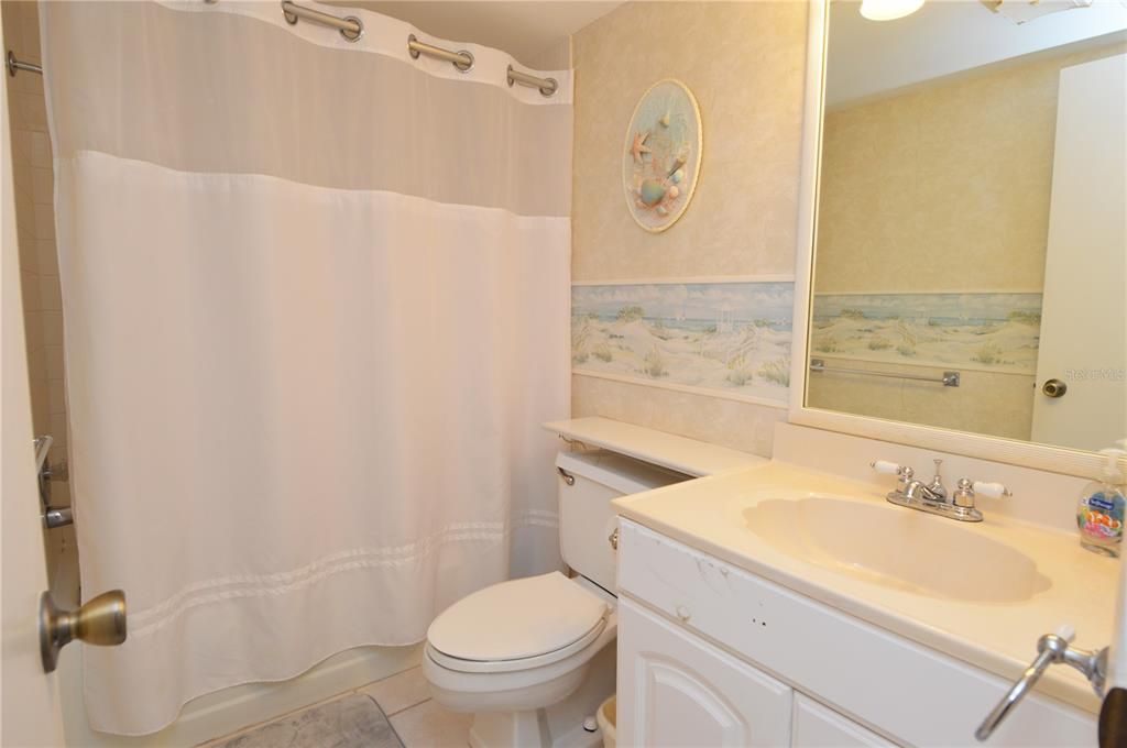 Active With Contract: $3,800 (2 beds, 2 baths, 1100 Square Feet)