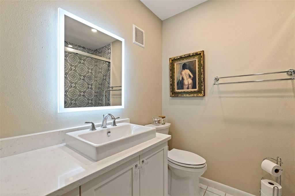待售: $220,000 (2 贝兹, 1 浴室, 975 平方英尺)