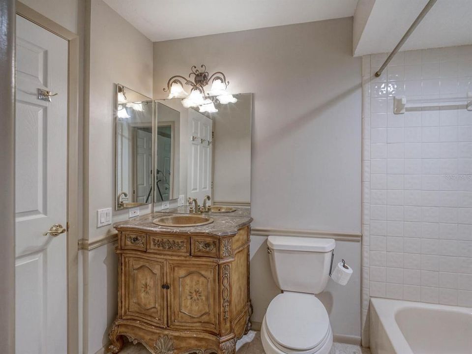待售: $300,000 (2 贝兹, 2 浴室, 1260 平方英尺)
