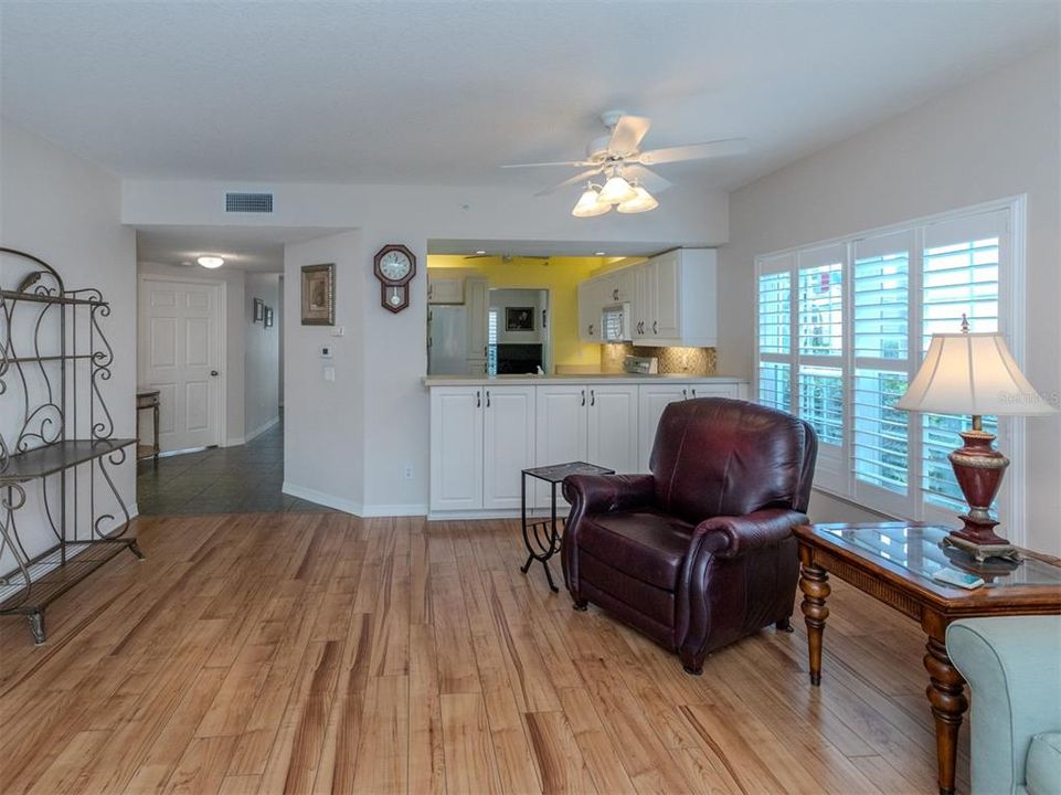 For Sale: $350,000 (2 beds, 2 baths, 1635 Square Feet)