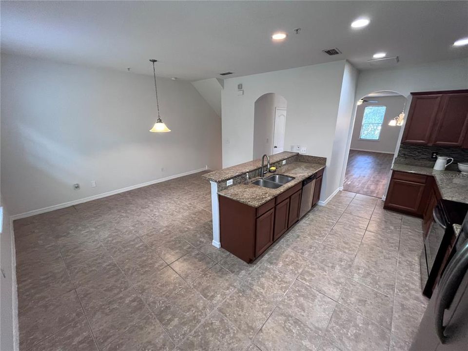 For Rent: $2,445 (3 beds, 2 baths, 2307 Square Feet)
