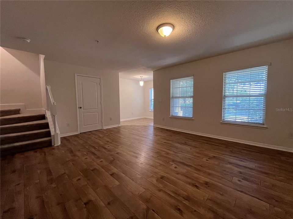 For Rent: $2,445 (3 beds, 2 baths, 2307 Square Feet)