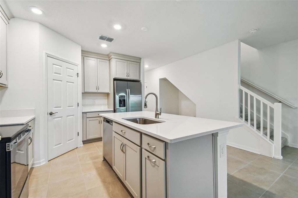 Active With Contract: $289,999 (3 beds, 2 baths, 1588 Square Feet)