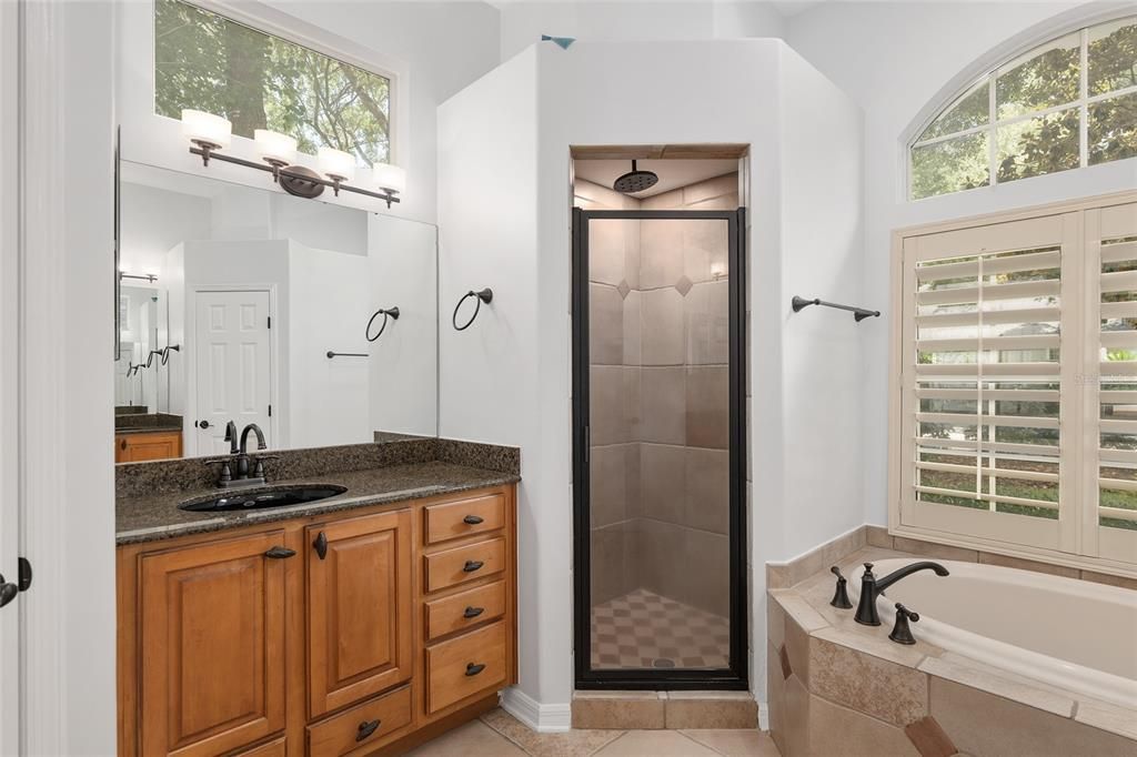 JETTED TUB AND SEPARATE SHOWER