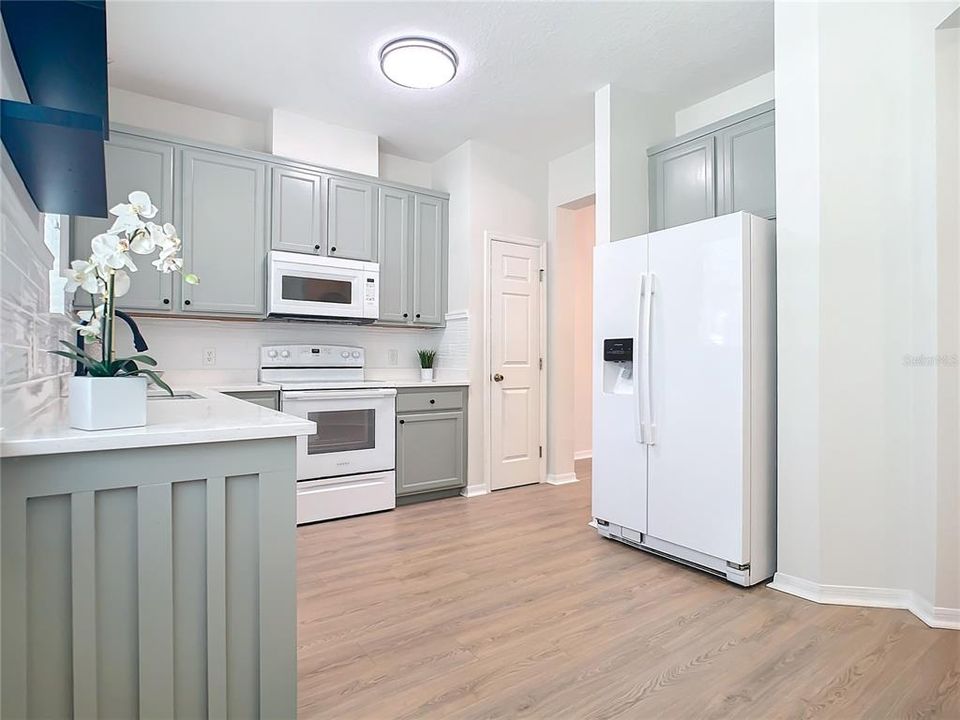 Active With Contract: $399,900 (2 beds, 2 baths, 1375 Square Feet)