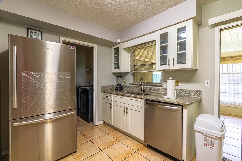 For Sale: $279,999 (2 beds, 1 baths, 1105 Square Feet)