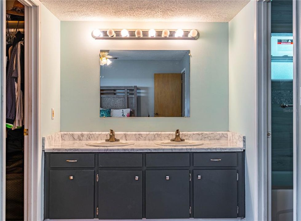 For Sale: $279,999 (2 beds, 1 baths, 1105 Square Feet)