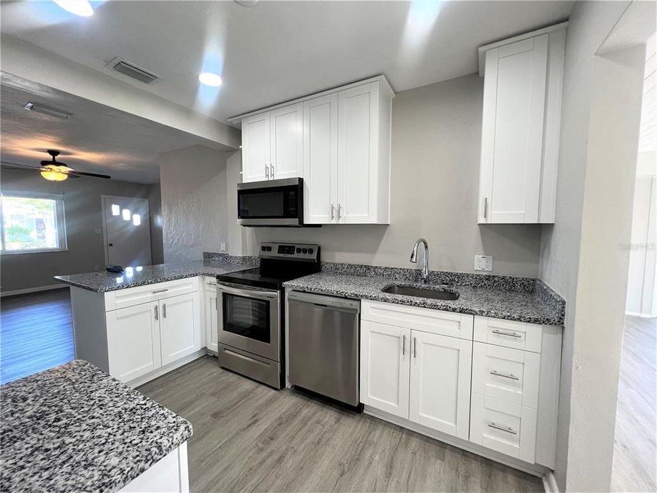 For Sale: $589,900 (3 beds, 2 baths, 1391 Square Feet)