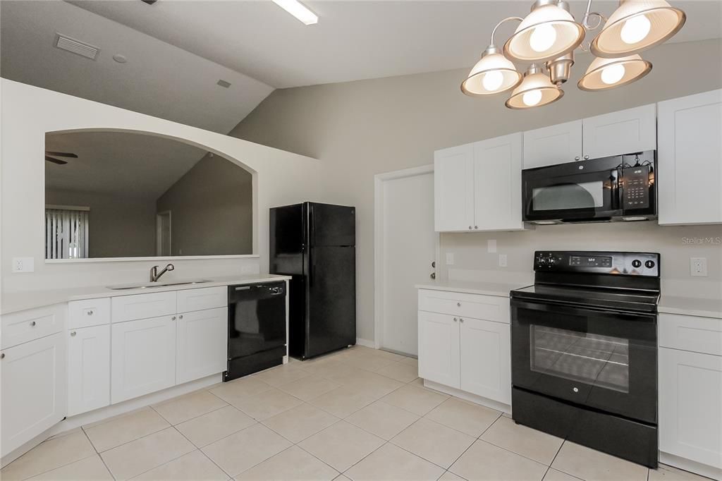 For Rent: $1,960 (3 beds, 2 baths, 1348 Square Feet)