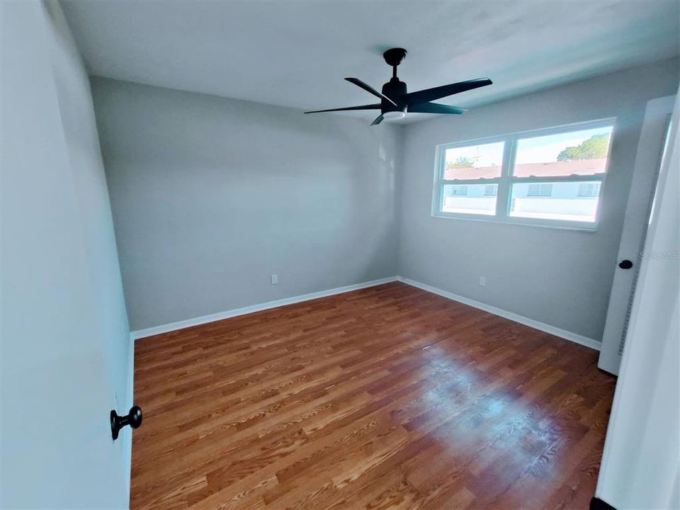 For Sale: $139,000 (1 beds, 1 baths, 564 Square Feet)