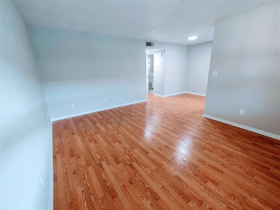 For Sale: $139,000 (1 beds, 1 baths, 564 Square Feet)