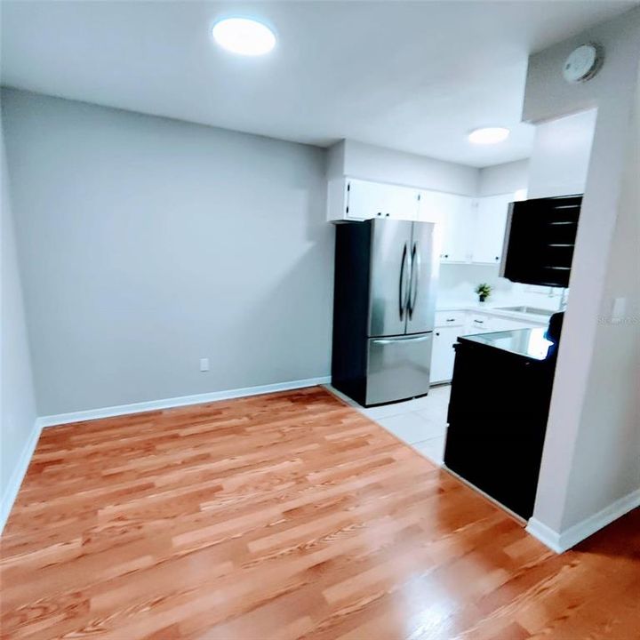 For Sale: $139,000 (1 beds, 1 baths, 564 Square Feet)