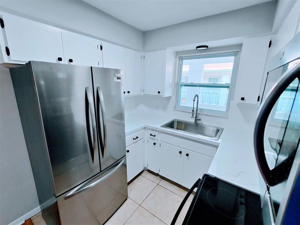 For Sale: $139,000 (1 beds, 1 baths, 564 Square Feet)