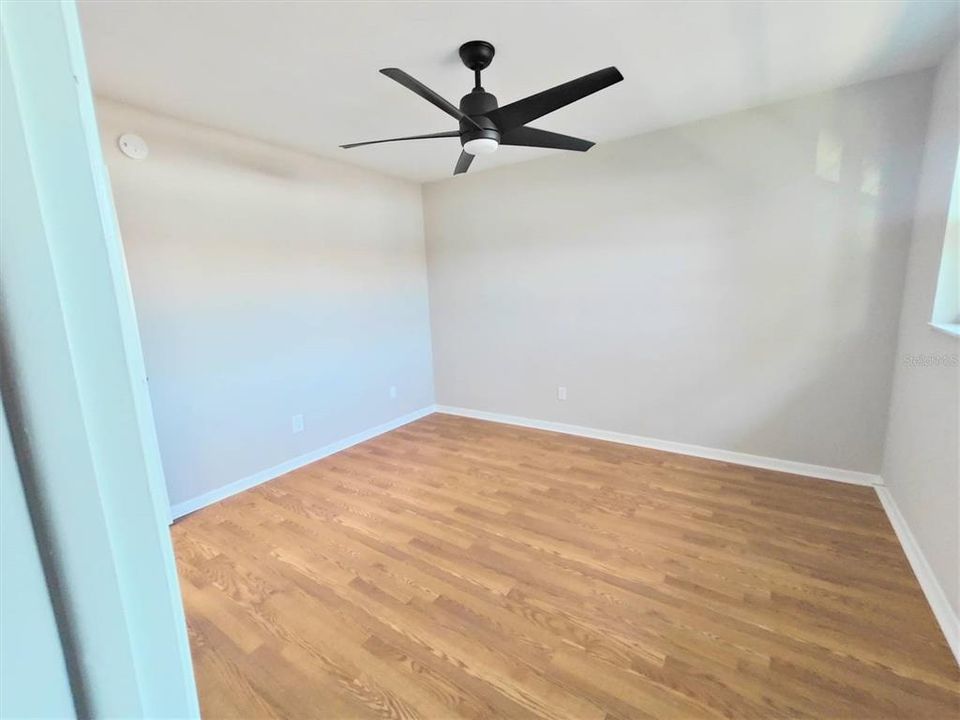 For Sale: $139,000 (1 beds, 1 baths, 564 Square Feet)