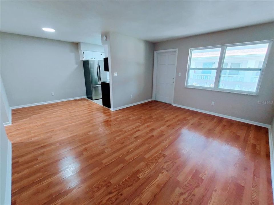 For Sale: $139,000 (1 beds, 1 baths, 564 Square Feet)