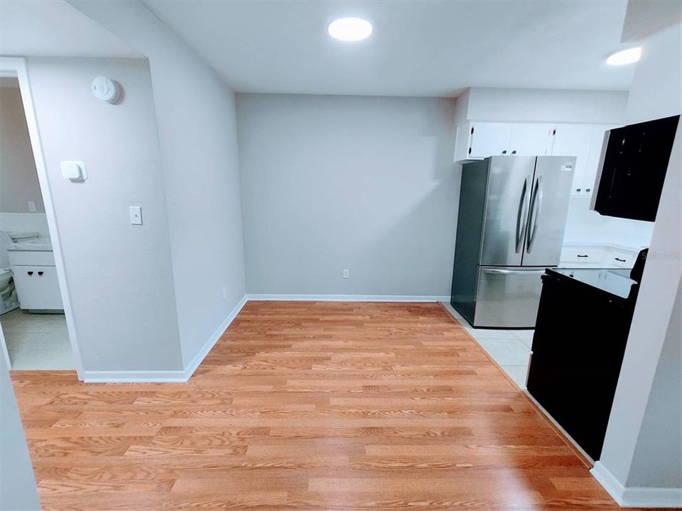 For Sale: $139,000 (1 beds, 1 baths, 564 Square Feet)