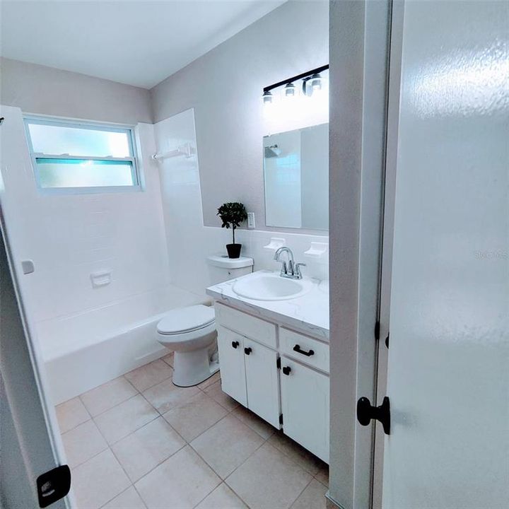 For Sale: $139,000 (1 beds, 1 baths, 564 Square Feet)