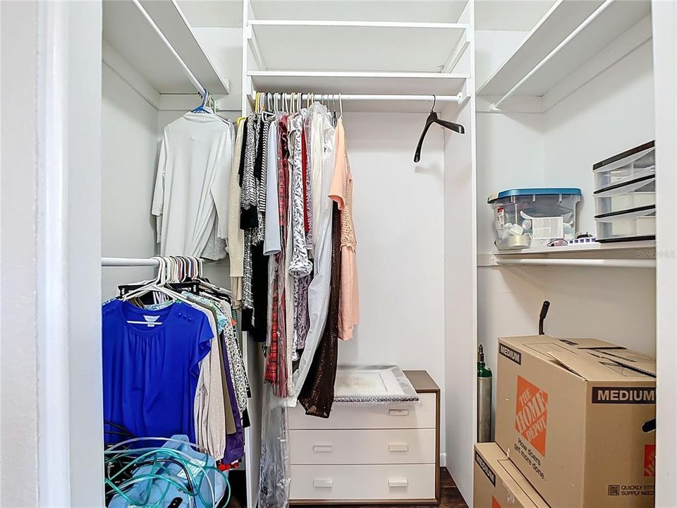 BIG WALK-IN CLOSET