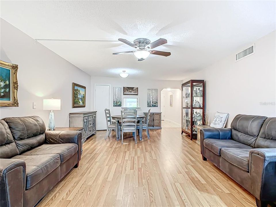 For Sale: $245,000 (2 beds, 2 baths, 1163 Square Feet)