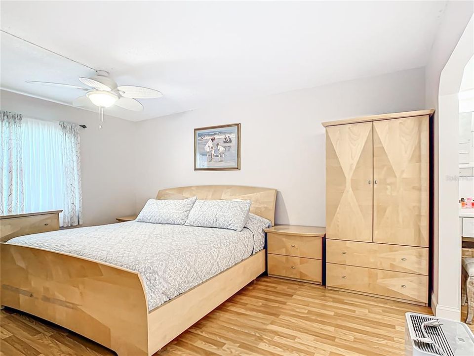 For Sale: $245,000 (2 beds, 2 baths, 1163 Square Feet)