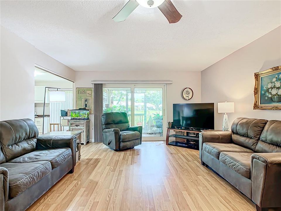 For Sale: $245,000 (2 beds, 2 baths, 1163 Square Feet)