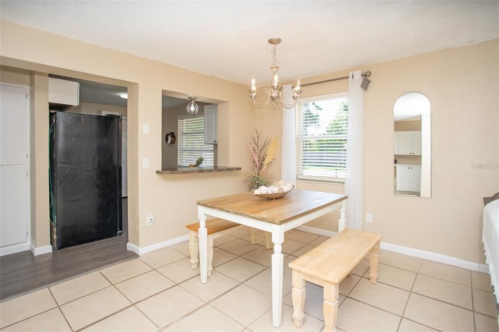 For Sale: $349,000 (2 beds, 2 baths, 1202 Square Feet)