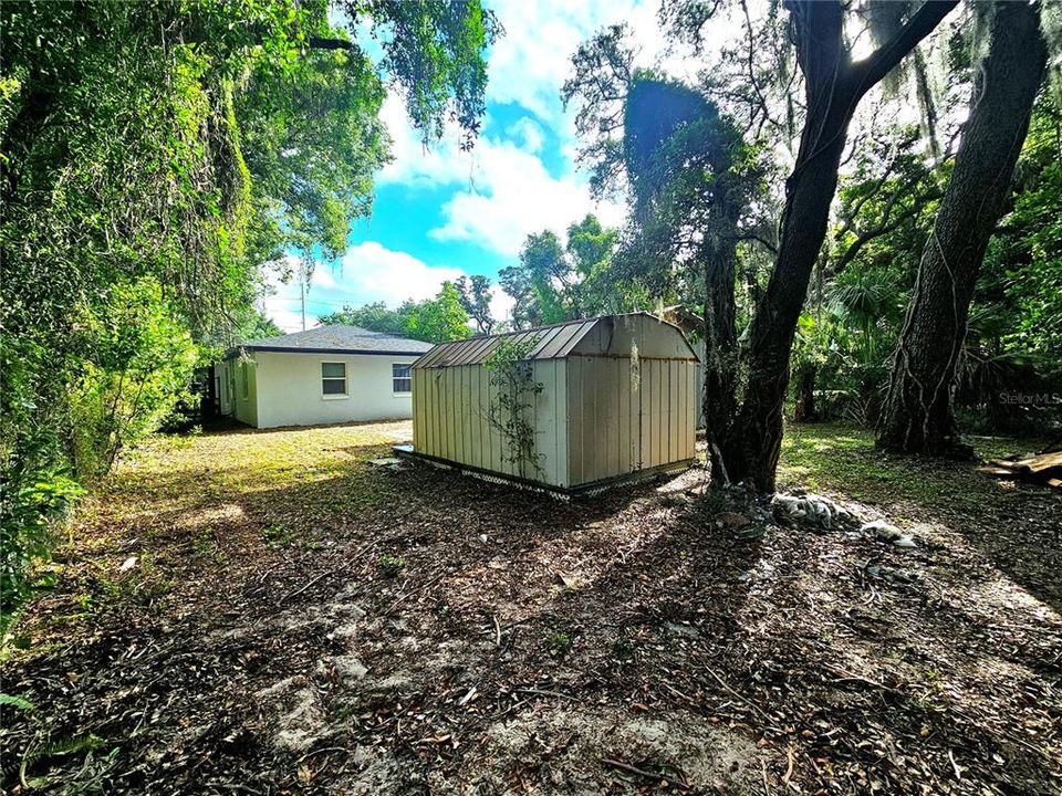 For Sale: $350,000 (3 beds, 2 baths, 999 Square Feet)