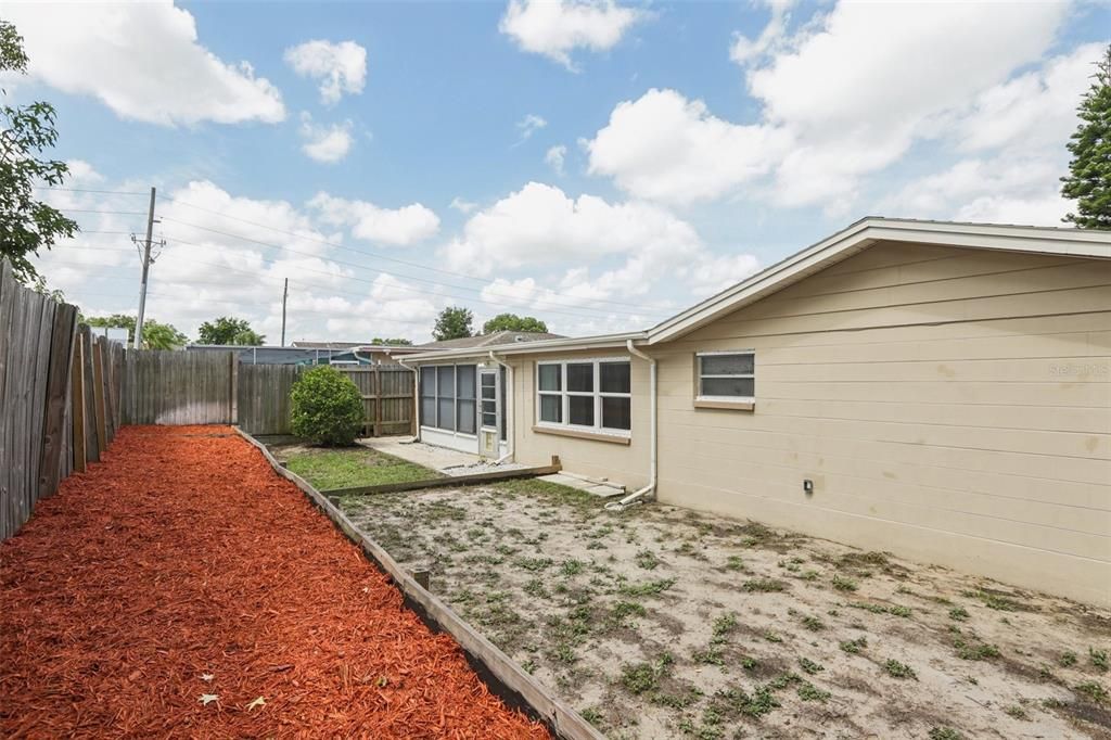 Active With Contract: $270,000 (3 beds, 2 baths, 1365 Square Feet)