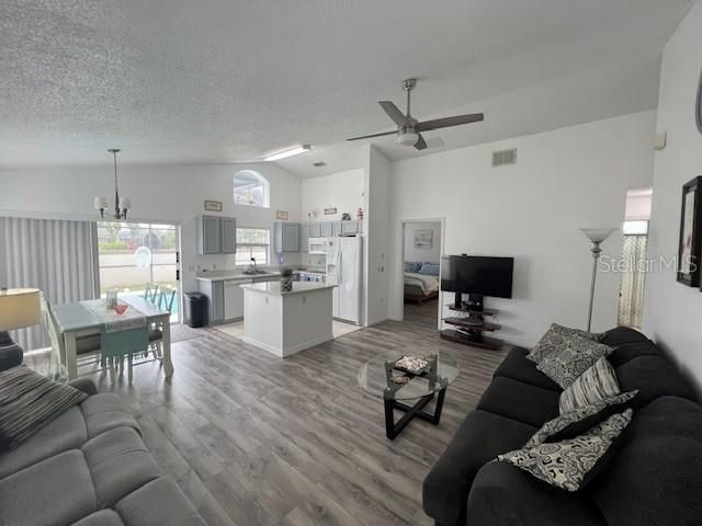 For Sale: $345,000 (3 beds, 2 baths, 1130 Square Feet)