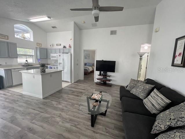 For Sale: $345,000 (3 beds, 2 baths, 1130 Square Feet)