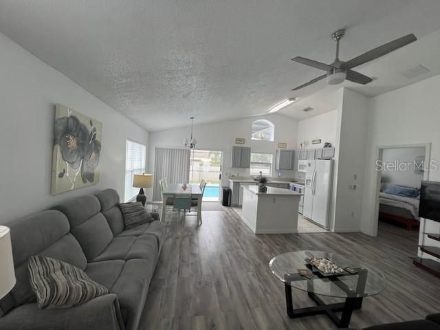 For Sale: $345,000 (3 beds, 2 baths, 1130 Square Feet)