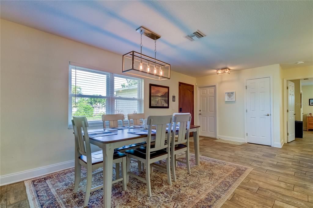 For Sale: $489,500 (3 beds, 2 baths, 1641 Square Feet)