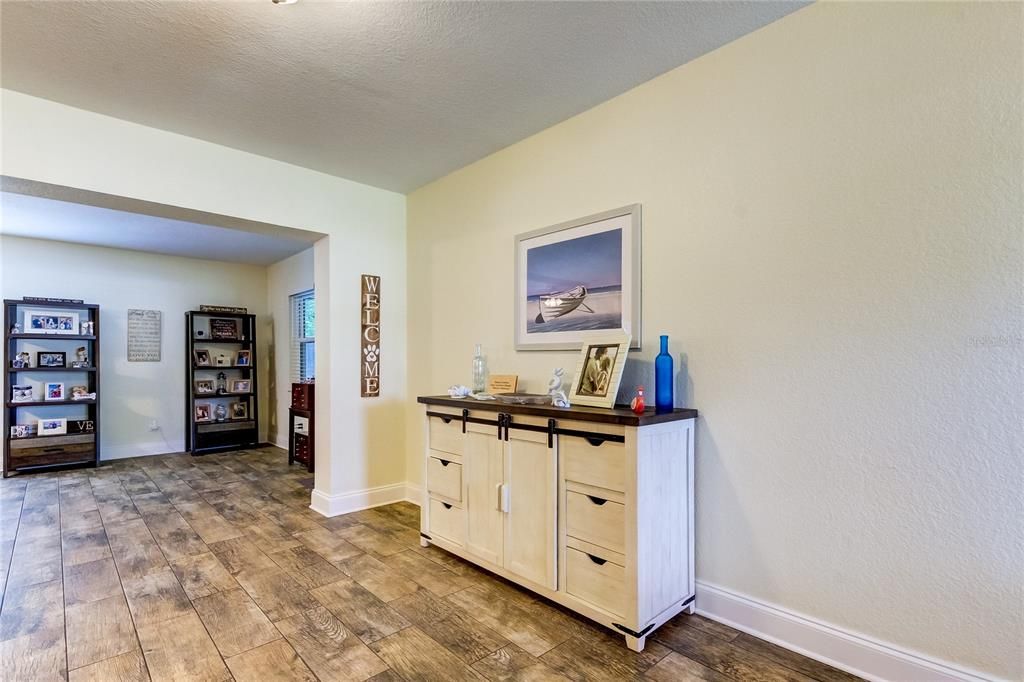 For Sale: $489,500 (3 beds, 2 baths, 1641 Square Feet)