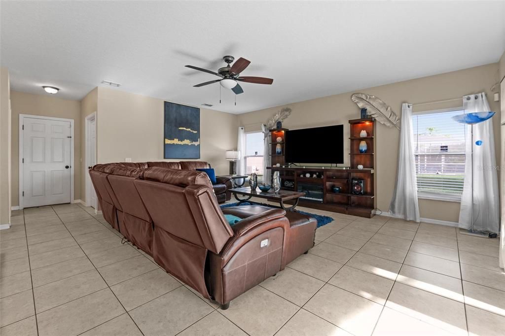 For Sale: $595,900 (4 beds, 2 baths, 2847 Square Feet)