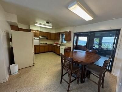 For Sale: $189,900 (3 beds, 2 baths, 1924 Square Feet)