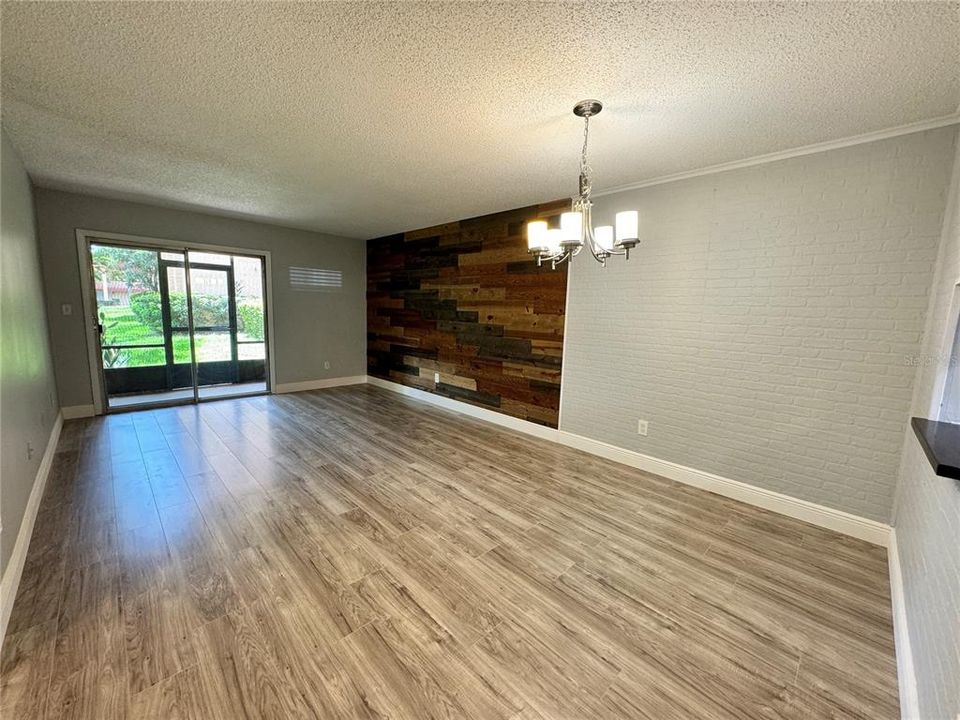 For Sale: $128,000 (2 beds, 1 baths, 832 Square Feet)