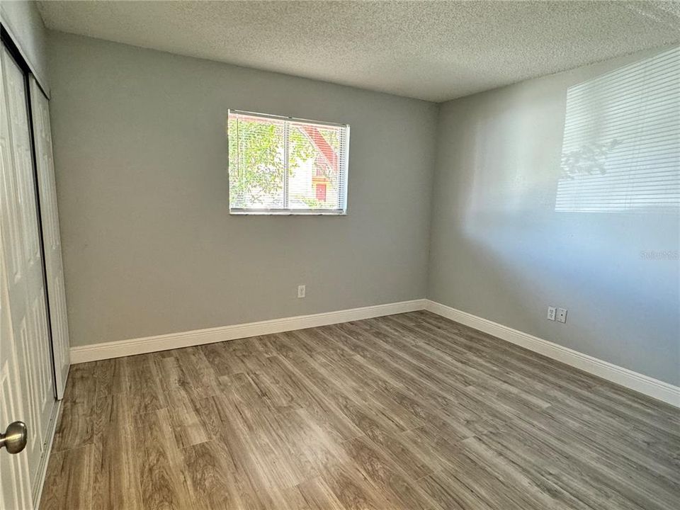 For Sale: $128,000 (2 beds, 1 baths, 832 Square Feet)
