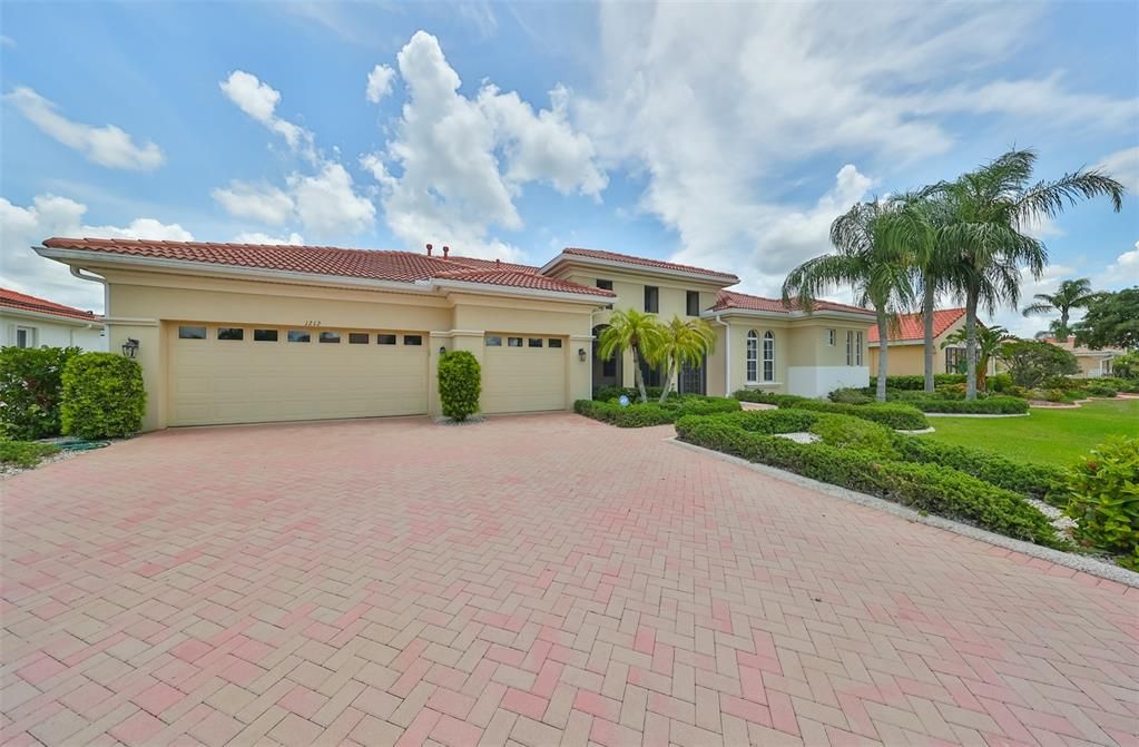 For Sale: $749,900 (4 beds, 3 baths, 2909 Square Feet)