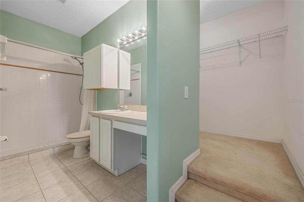 Ensuite bath in secondary primary bedroom