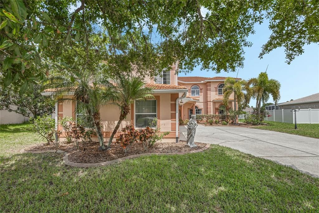 Active With Contract: $650,000 (6 beds, 4 baths, 3905 Square Feet)